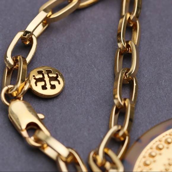 Elegant Gold Coin Pendant Necklace - Picture 6 of 11